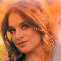 Corinne - Stories in Pink