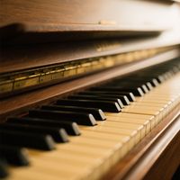 Liling - Piano in the Window