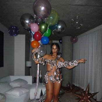 Mucha Leche En Tu Cumpleaño / Tetas Tetas