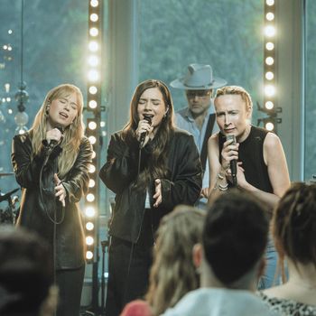 Jos (Vain elämää kausi 17)