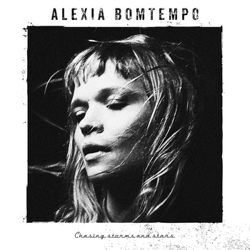 Alexia Bomtempo - Chasing Storms and Stars