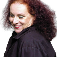 Cida Moreira - Mrs. Lennon