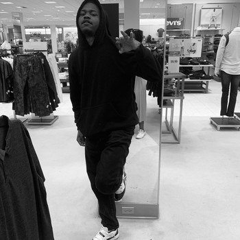 Lil Pooh - We Live (Explicit)