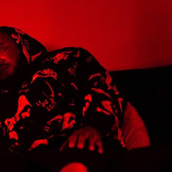 Red Star - Safe Out Freestyle (Explicit)