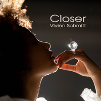 Vivien Schmitt - Closer