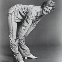 Rusty Warren - Waste a Few Inches (Live)