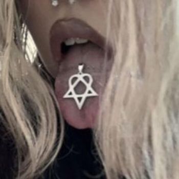 bloom - iluvsluts! (Explicit)