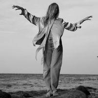 lilian - Dancing With My Shadow
