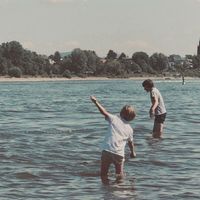 Eisket - Live A Little