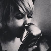 Virginia Moon - In the Moment