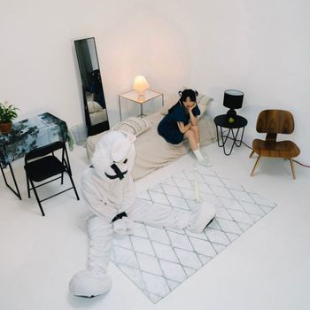 hanbee - odd one out