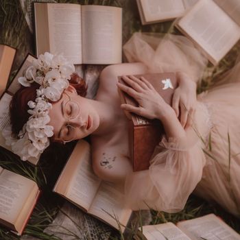 PEGGY - DEAR READER