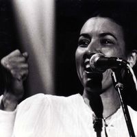 Amparo Ochoa - La Maldición de Malinche (Live)