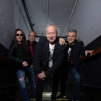 Prljavo Kazalište - 17 ti je godina tek (Remake)