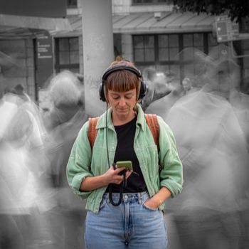 Zander - Between Noise Cancelling and Transparency Mode