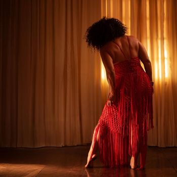 Adrianna - Corpos Nus (Explicit)