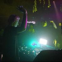MELEE - Club on Repeat