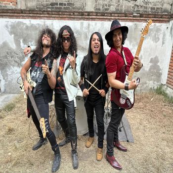 Subliminal - Ella Es Toda Mía