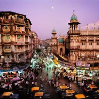 Lawrence Shragge - Moonrise in Mumbai