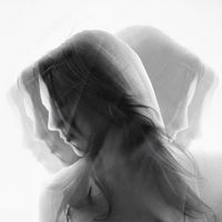 SONIQUE - Black & White