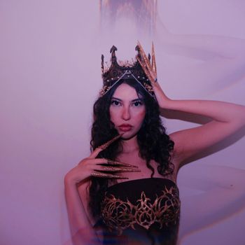 Ela - Queen is Back