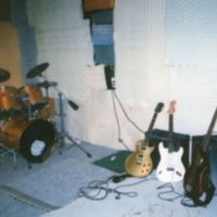 Revolver - Claustrophobe