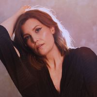 Laura Närhi - Uudestaan syntynyt