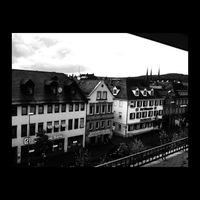 Manel - Bước Xuống Fố