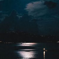 Mrbroken - Holding the Silence