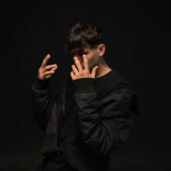 BRIAN - TINIEBLAS (Explicit)