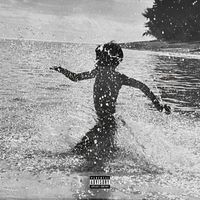 NELO - À la dérive  (Explicit)