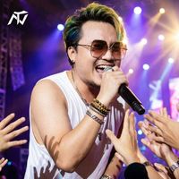 ENO - ក្បែរសង្សារថ្មី​មិន​ដូចក្បែរសង្សារចាស់ (Live)
