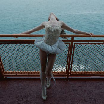 Chrissy - Nothing Hurts