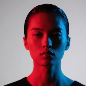 Hannah Jones - Different