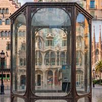Hermosa - Noche Húmeda en Barcelona