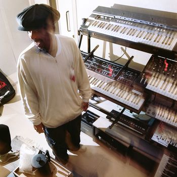 Ash Walker - Heads Up