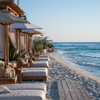 Vera Low & Penelope Cru - Dayclub at the Beach
