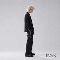EVAN - MIRROR SELFIE