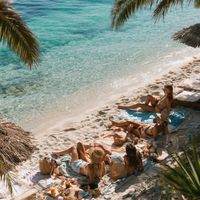 Meya Moe & Penelope Cru - Tanning Season