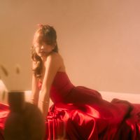 Alyssa Lie - Bed of Roses